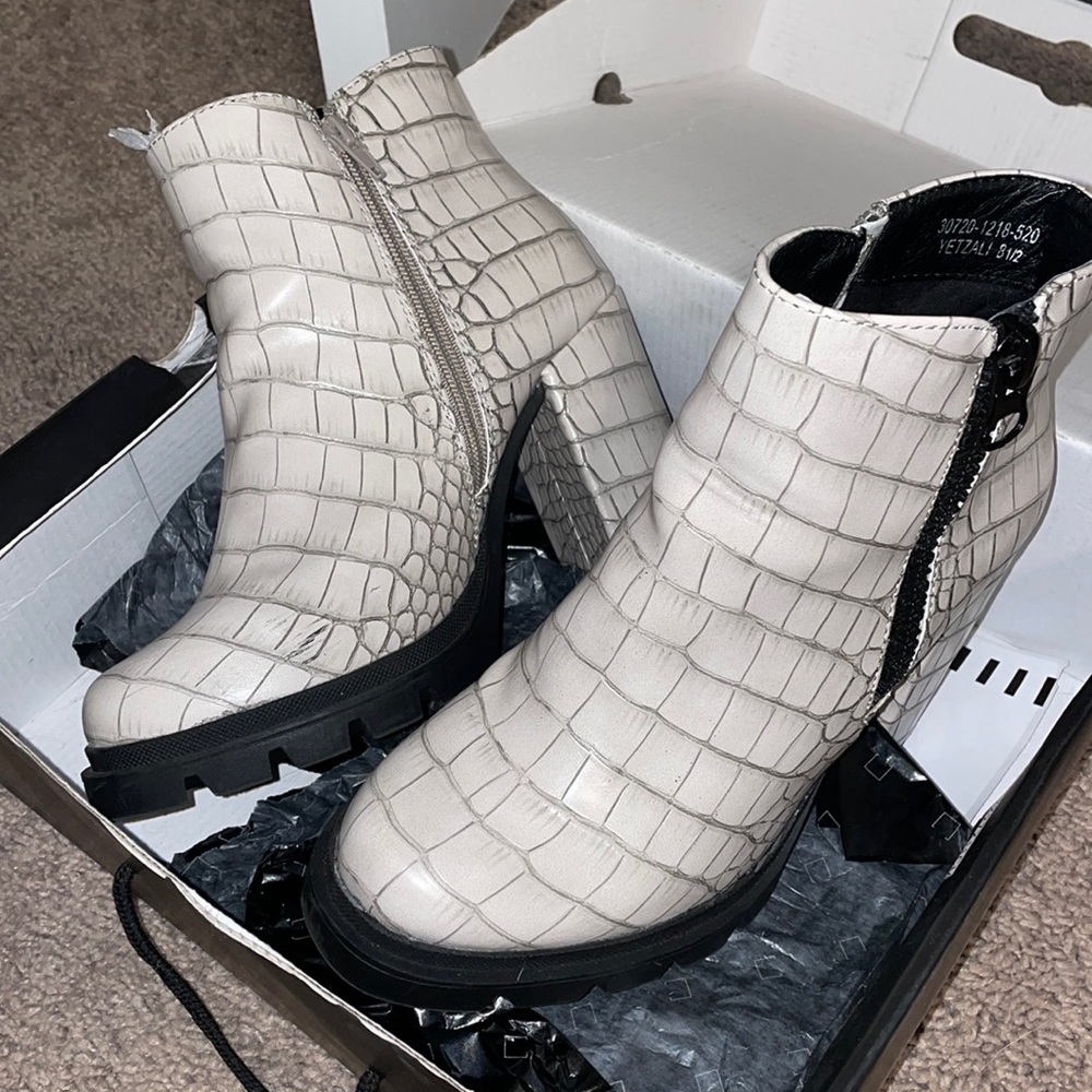 Yetzali booties